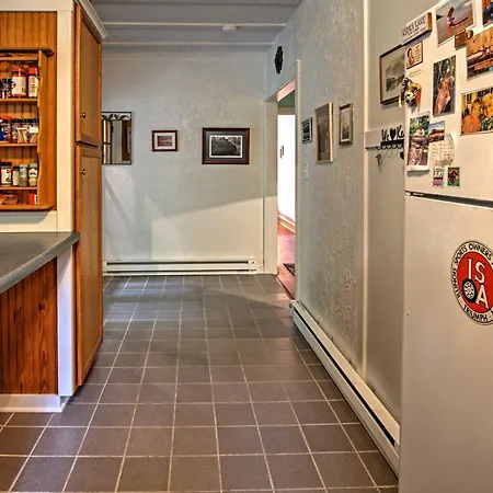 Harbert Cottage And Studio Half Mile To Beach!